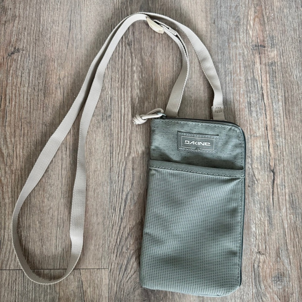 Dakine Sage Green Canvas Travel Neck Hall Pass Zip Around Wallet Crossbody